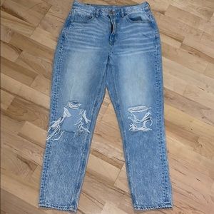 American Eagle High-Waisted Mom Jean in Uber Cool